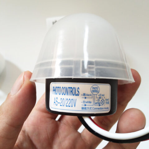 Auto Day / Night Light Switch 220 Volt Ac 50 Hz ( 400 W Load)